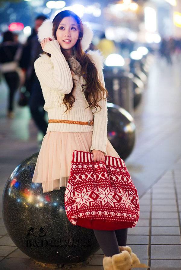 城市的黄昏 美女淡淡的夜色中清纯自拍