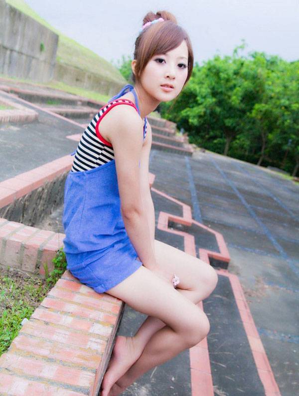 台湾美眉果子清纯可爱户外写真-9