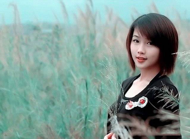 小家碧玉美眉的生活照-10