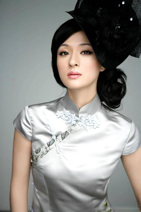 旗袍美女性感身材秀大腿-6