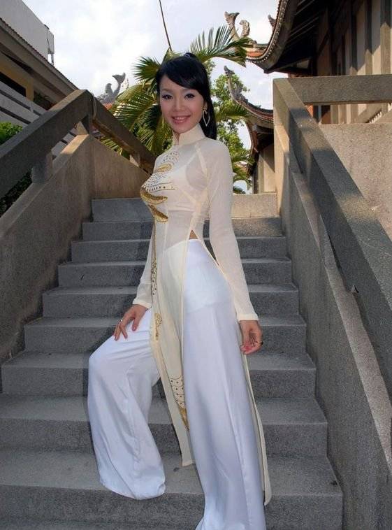 旗袍美女性感身材秀大腿-10