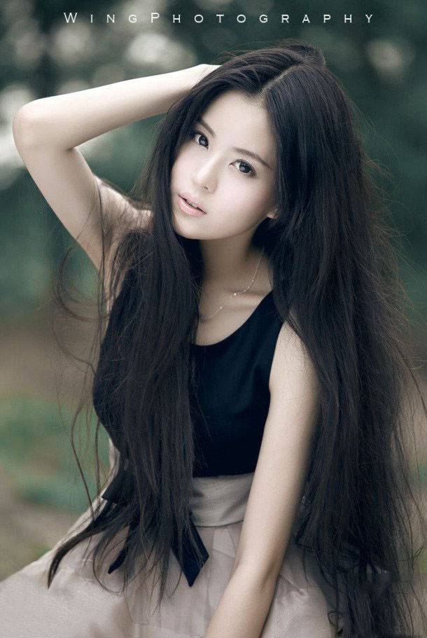 美女自然写真，满山遍野鲜花开