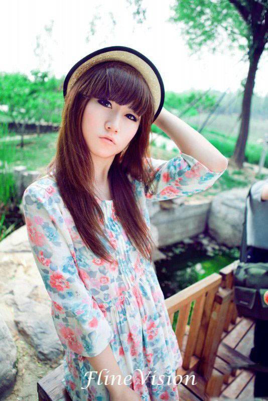 可爱纯水校花MM公园游玩写真