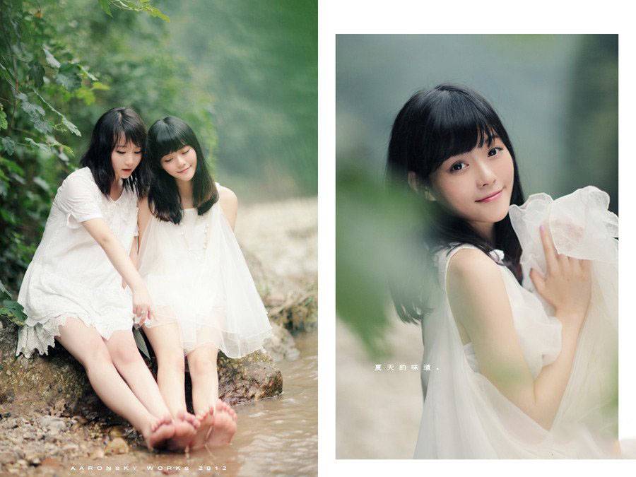 清纯妹子俩溪边嬉水