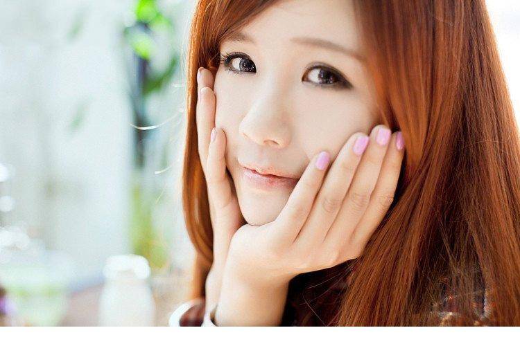 夏末 阳光温热享受暖阳的妹子