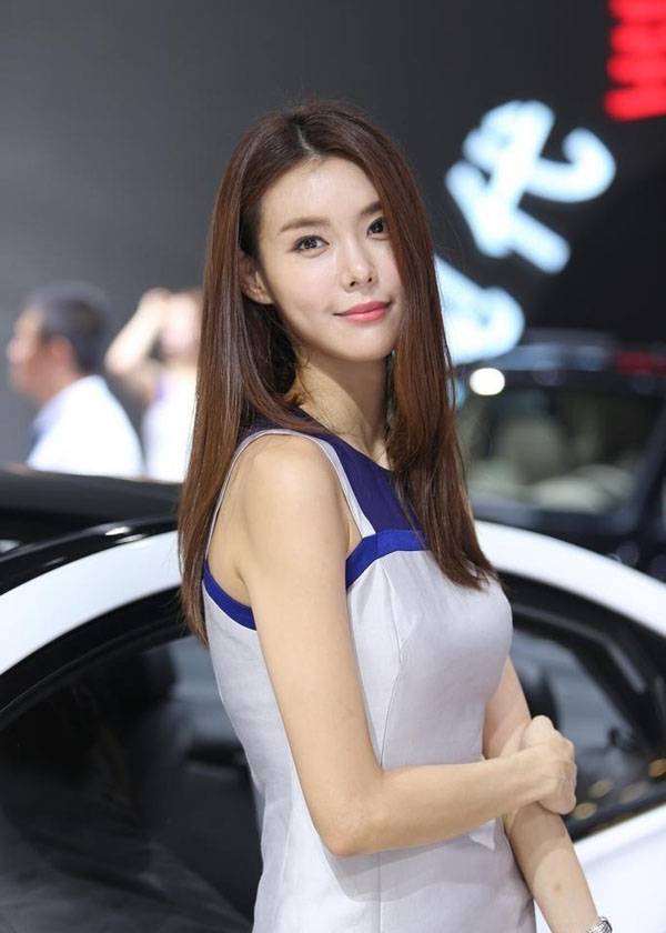 清纯美女模特现身成都车展-5