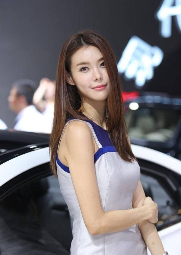 清纯美女模特现身成都车展-7