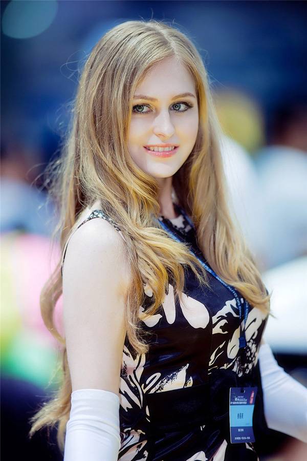 甜美车模性感迷人写真-5