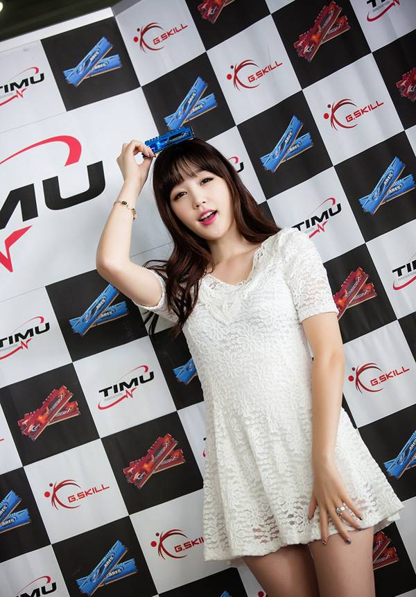 韩国车模洪智妍性感卖萌照-4