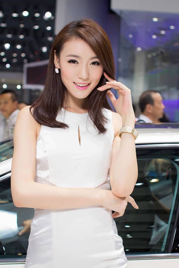 车展上的妩媚妖娆模特-5