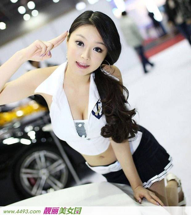 高清性感美女卖萌诱惑车模-4