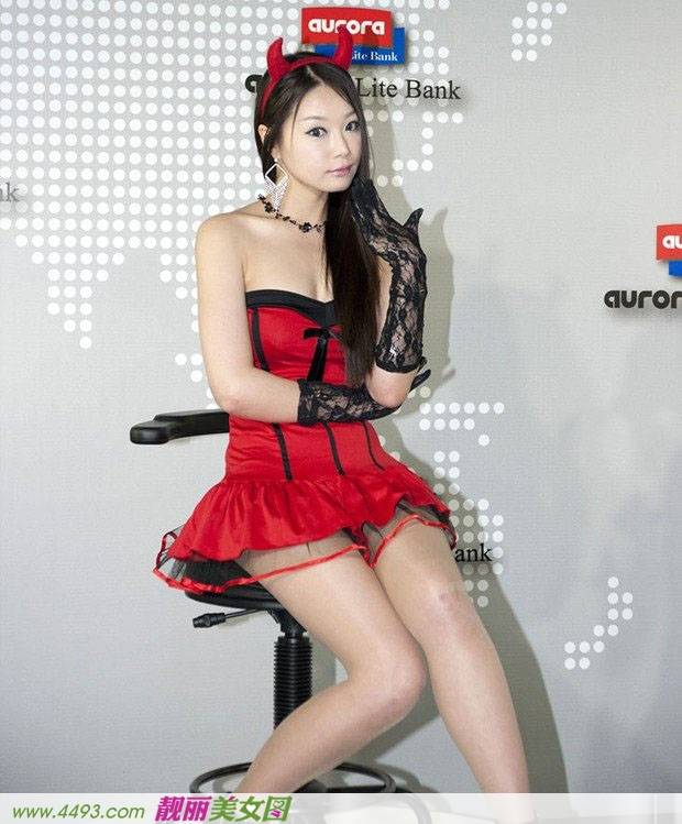 高清性感美女卖萌诱惑车模-7