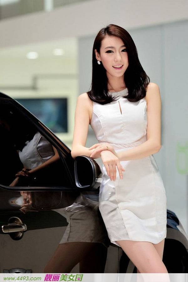 成都车展纯白女神车模-9