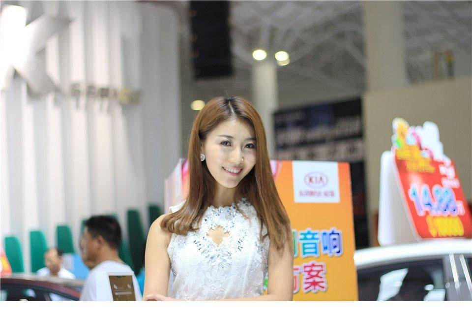 2013海南车展甜美车模