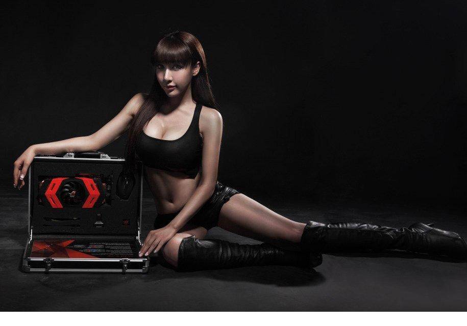 张婉悠携显卡性感互动