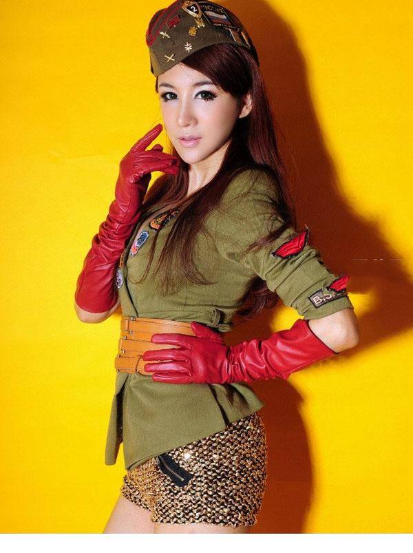 嫩模时尚军旅风尽显身姿