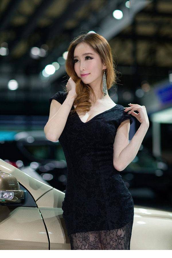 2013上海车展车模姚媛-7
