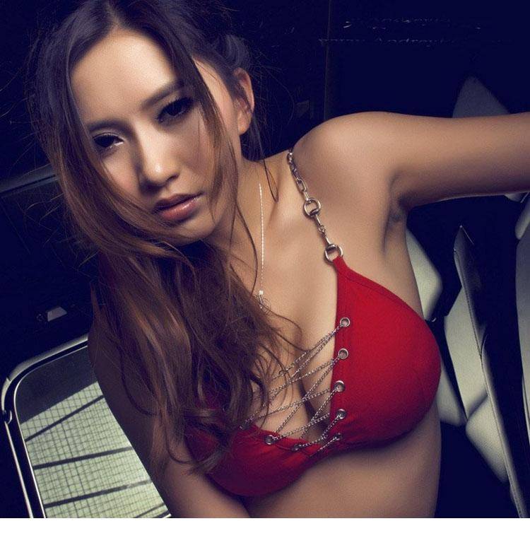 极品性感爆乳车模销魂眼神勾引你-4