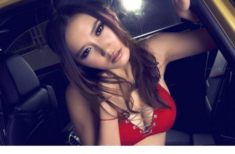 极品性感爆乳车模销魂眼神勾引你-7