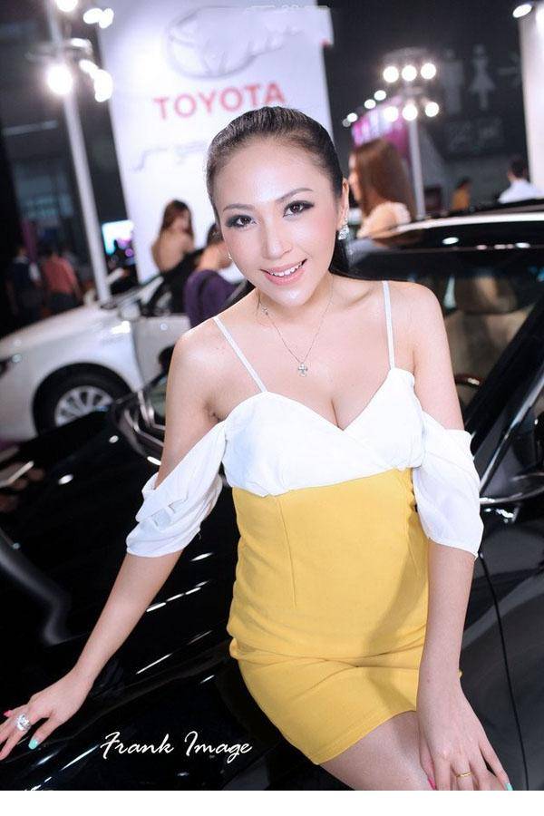 绝色性感车模Eva-5