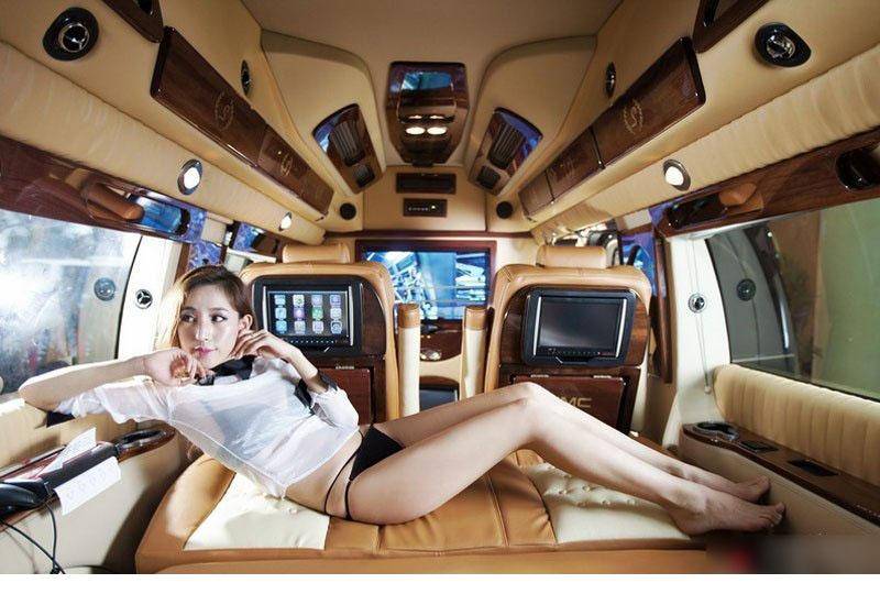 豪华香车性感美女展现尤物-7