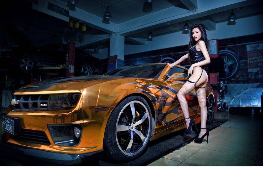 绝对胸器妖冶性感车模-4