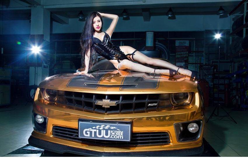 绝对胸器妖冶性感车模-5