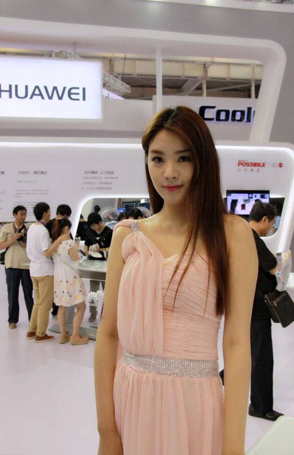 美艳模特长裙飘逸-5