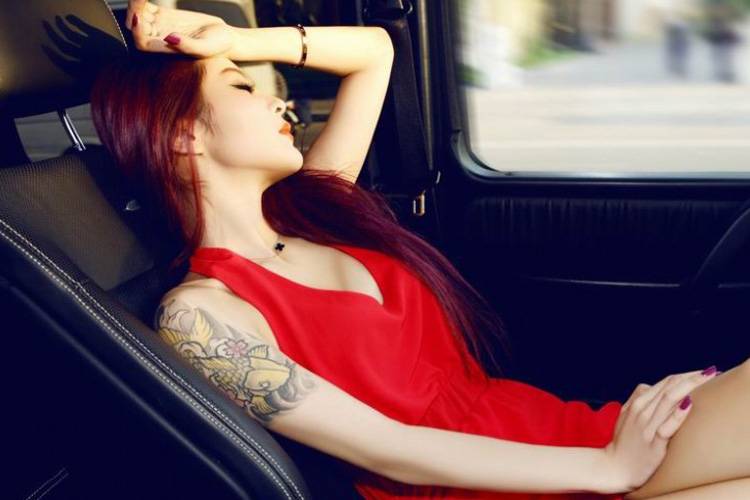 气质车模陈妮妮车内性感写真-5