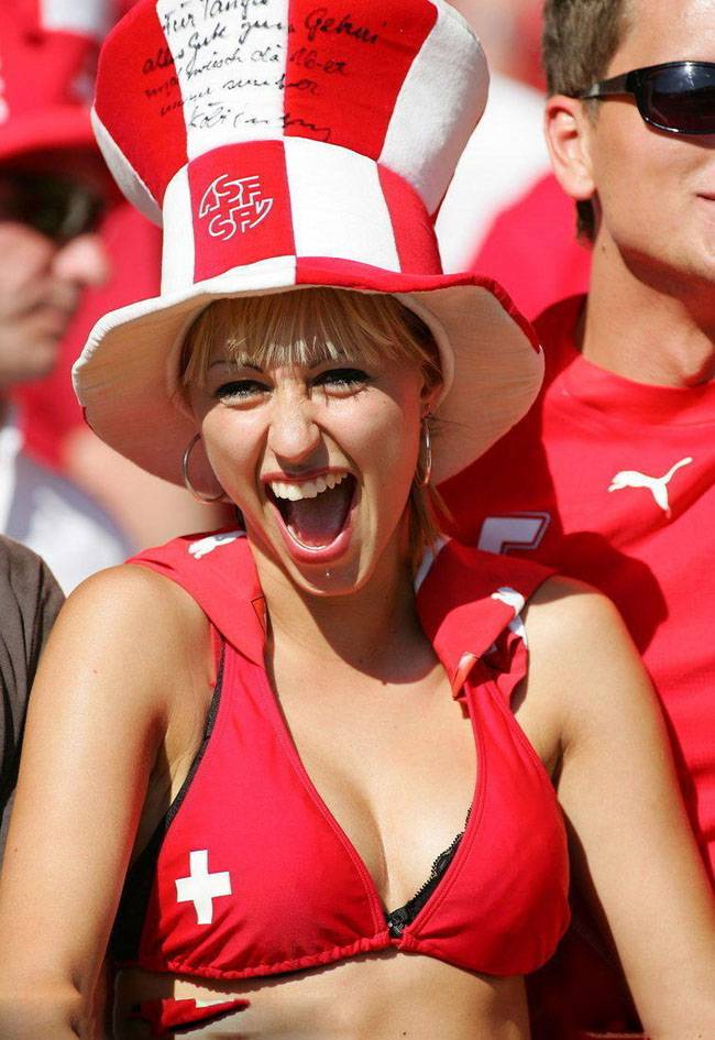 聚焦世界杯十六强美女球迷-3