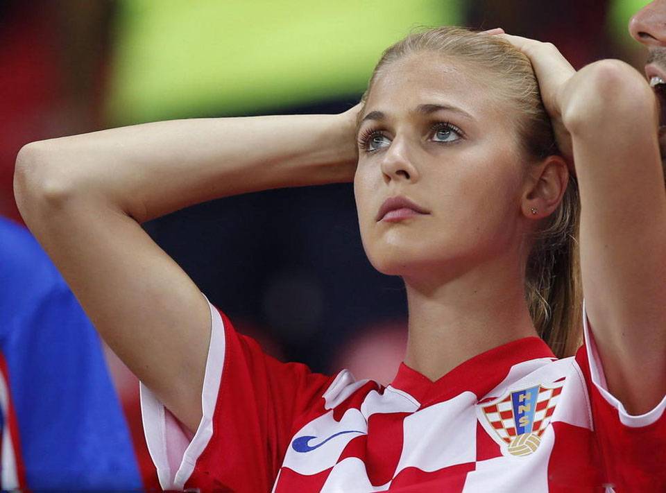 世界杯美女云集 清凉着装吸引眼球