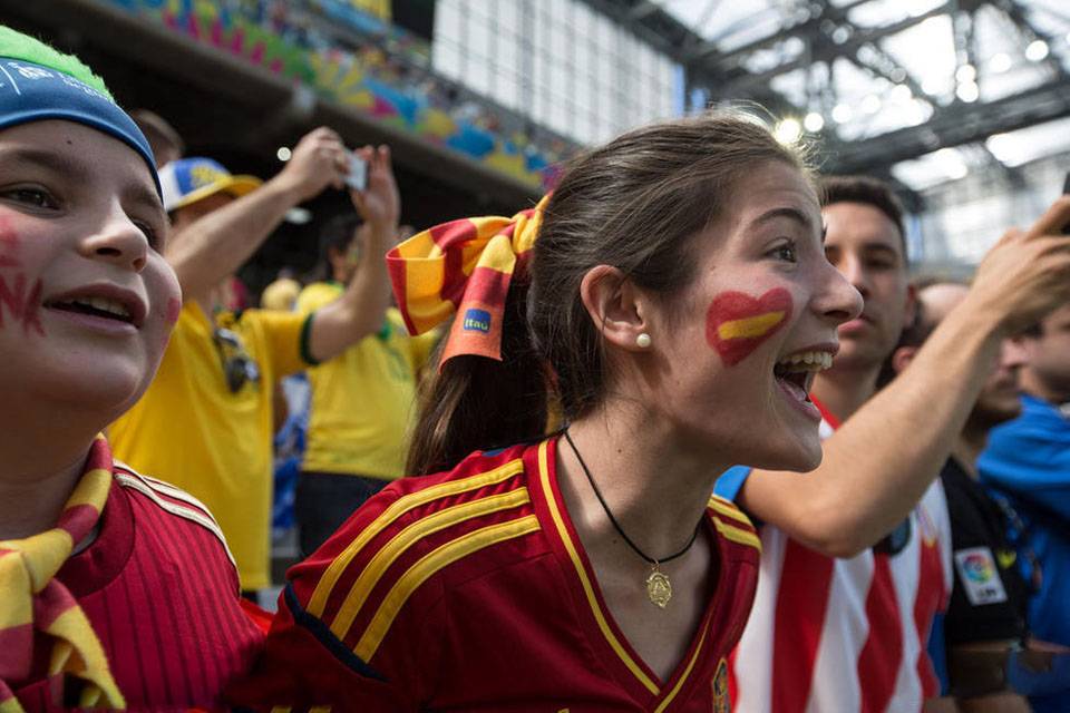 世界杯美女云集 清凉着装吸引眼球-9