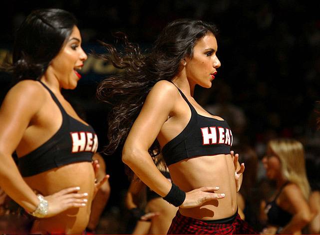 热舞性感篮球宝贝活力十足