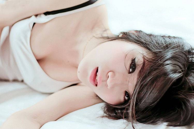 白皙美胸的私房诱惑-7