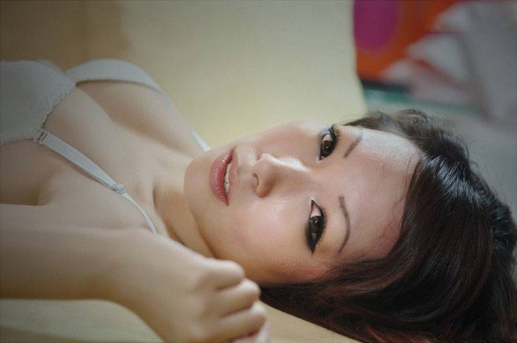 妖娆身姿白皙美胸-2