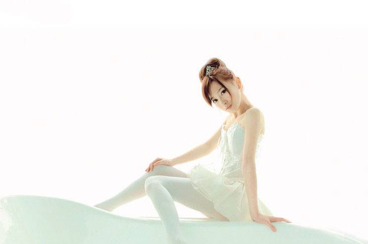 白皙可人的芭蕾少女-6