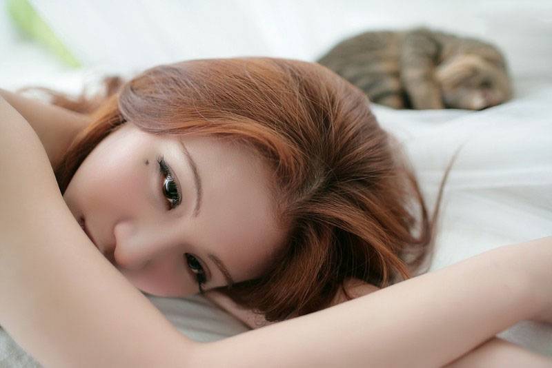 闺房中的白皙少女-3