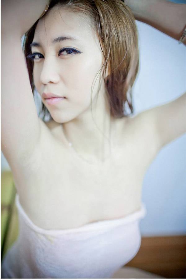 浴室里的风骚诱惑-5