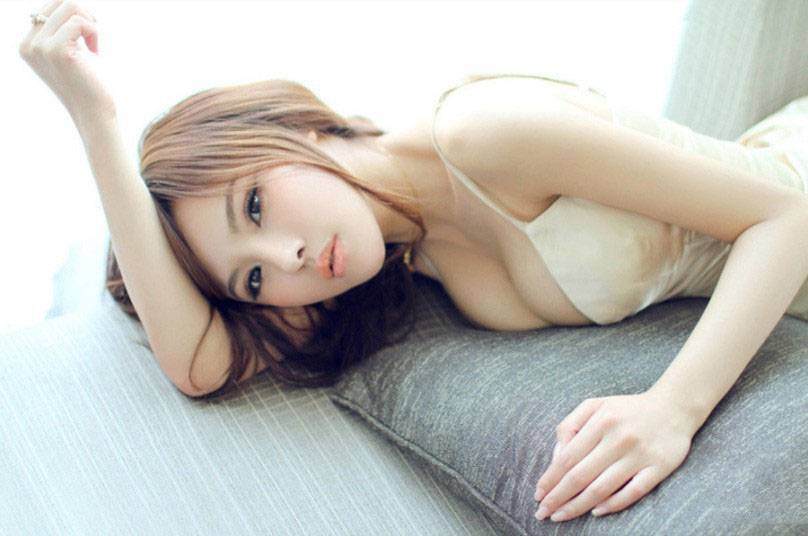 妖艳美女搔首弄姿-2