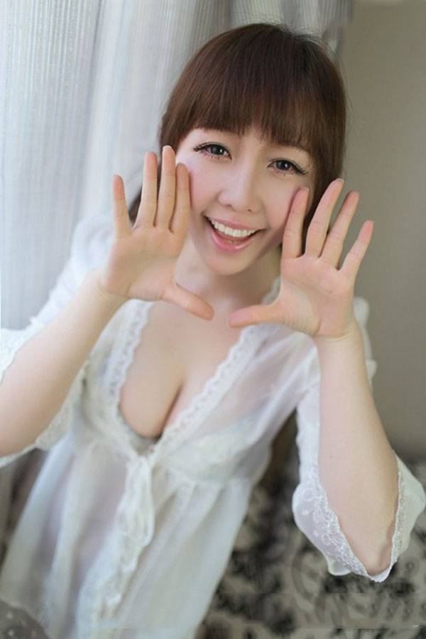 半露酥胸的倾城爱恋-3