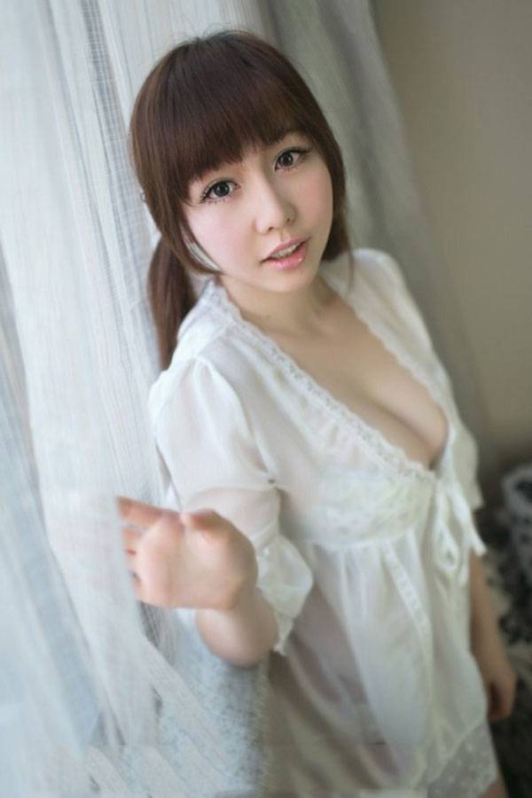 半露酥胸的倾城爱恋-5