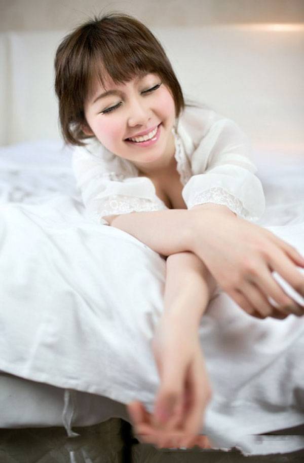 半露酥胸的倾城爱恋-7