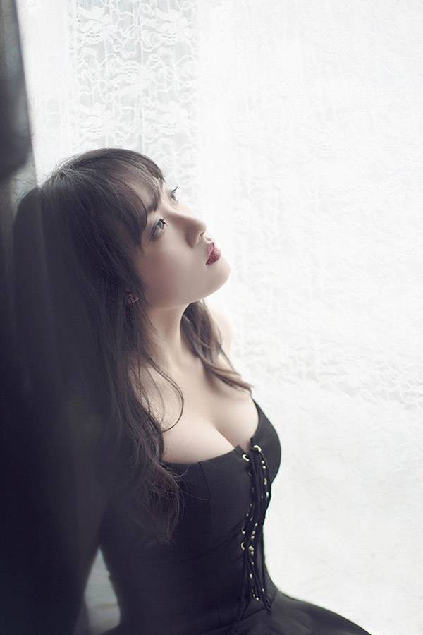 玉女yaoyao第一次湿身露乳写真