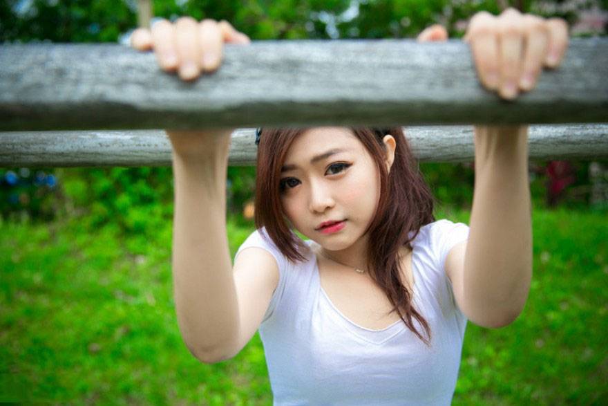 阳光女孩薇薇的俏皮姿态-2