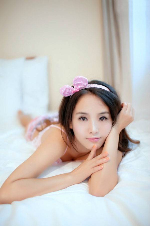 嘟嘴可爱的娇嫩女生内衣秀-4