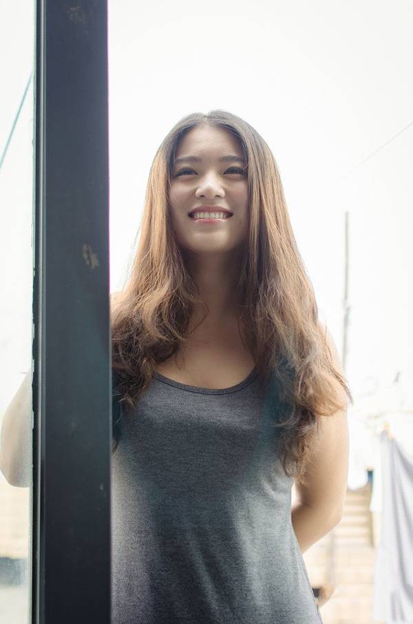 楼道里发现的邻家姑娘