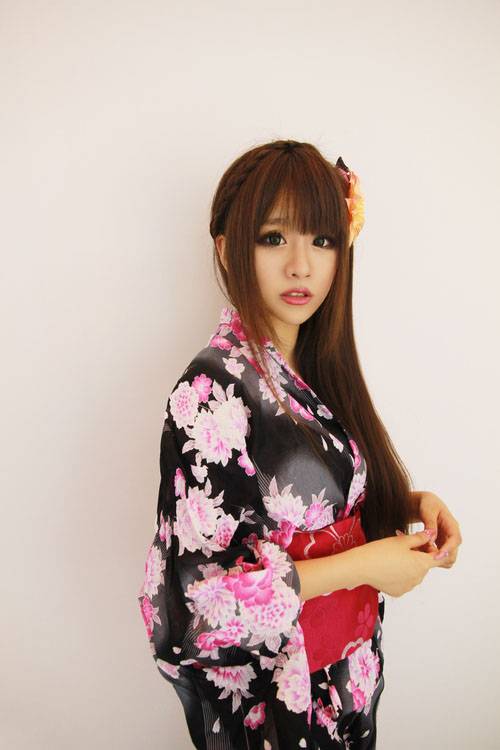 身材完美的和服少女