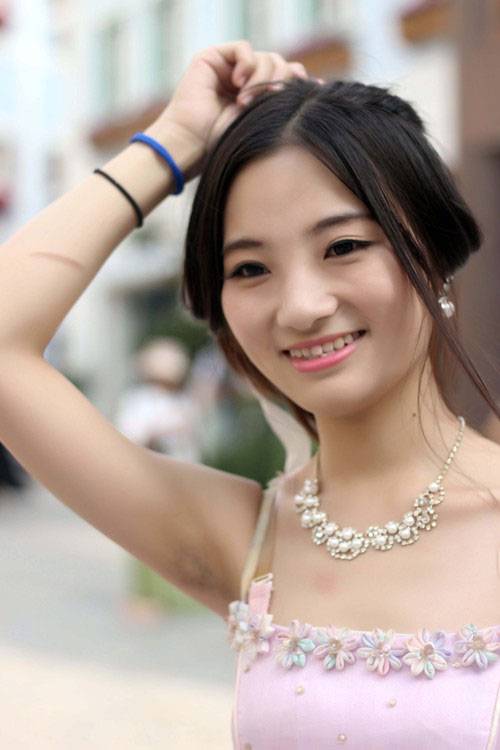 奥地利风情的甜美女孩