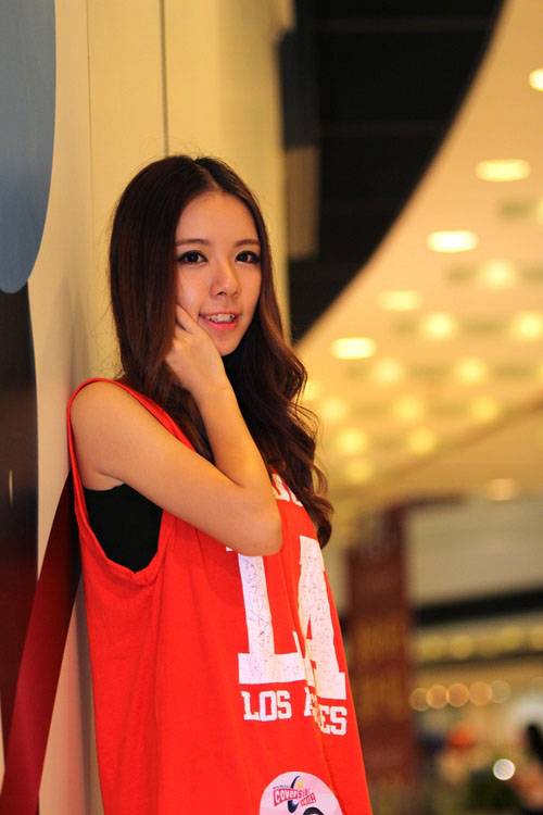 小可爱美女的街头写真