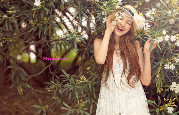 混血美女的户外清纯写真